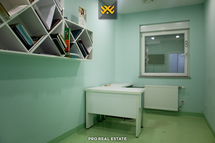 Objeto 683,14m² + 183,73m² en #alquiler en Veternik.