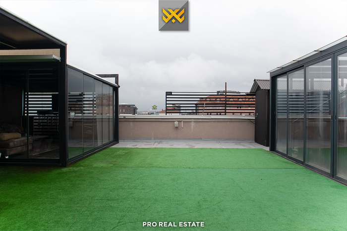 Objeto 683,14m² + 183,73m² en #alquiler en Veternik.