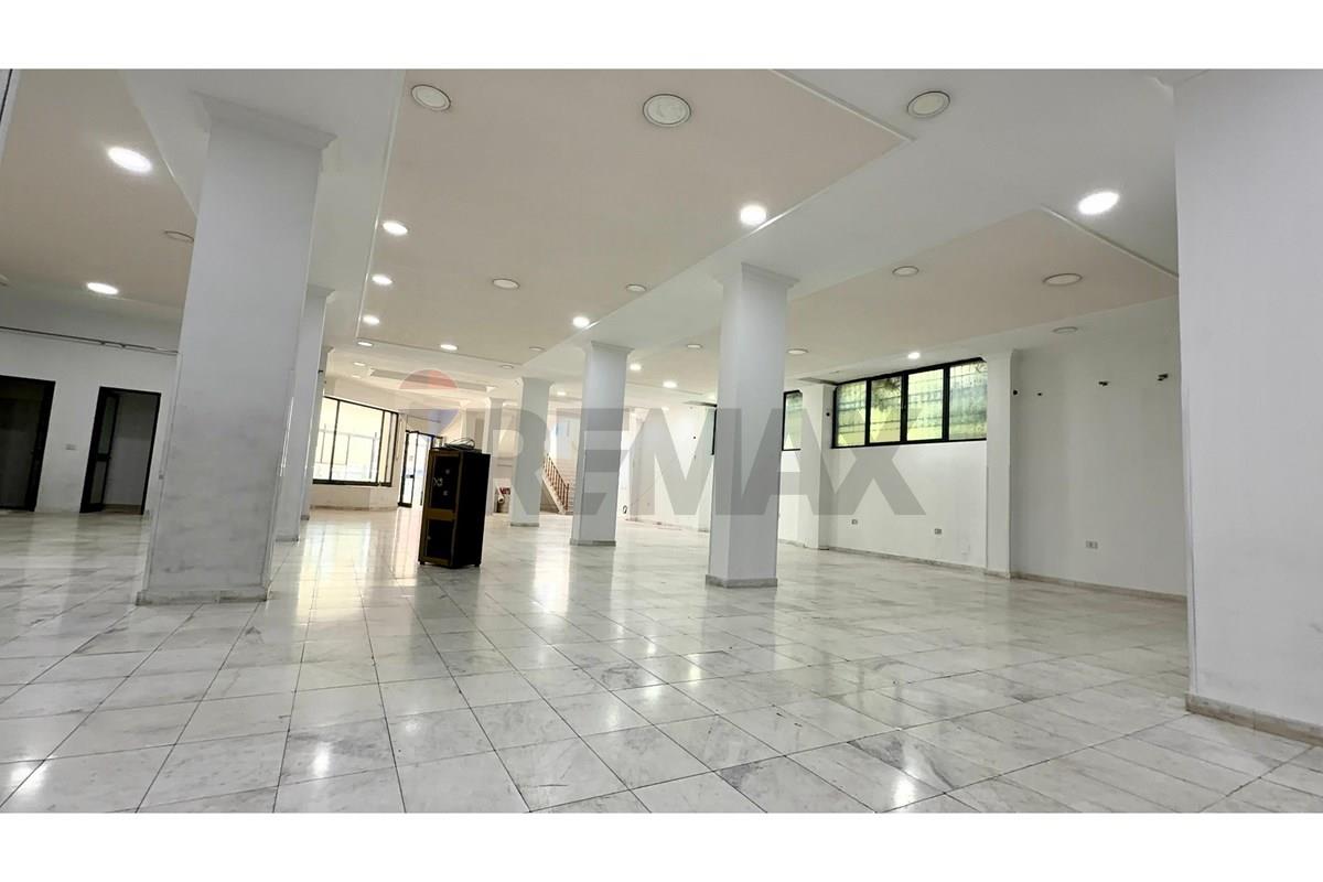 Immeuble multifonctionnel à louer à Elbasan