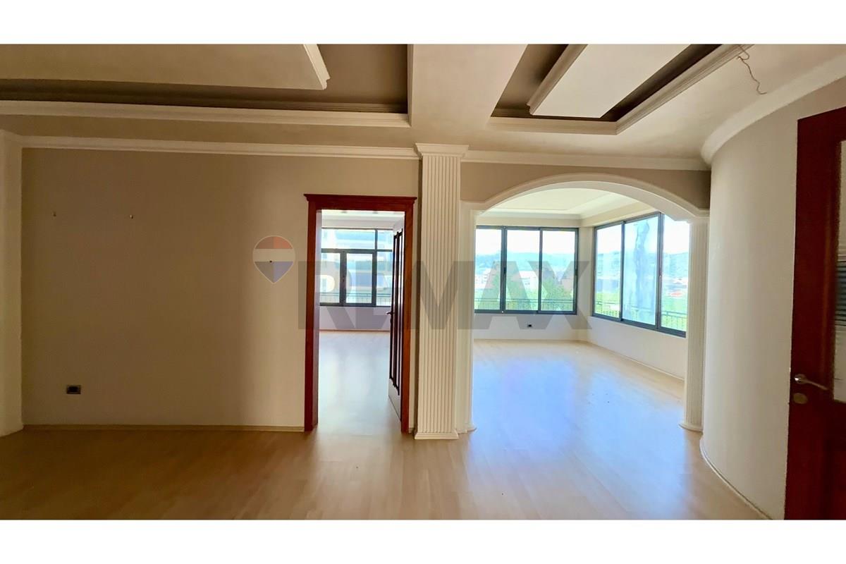 Immeuble multifonctionnel à louer à Elbasan