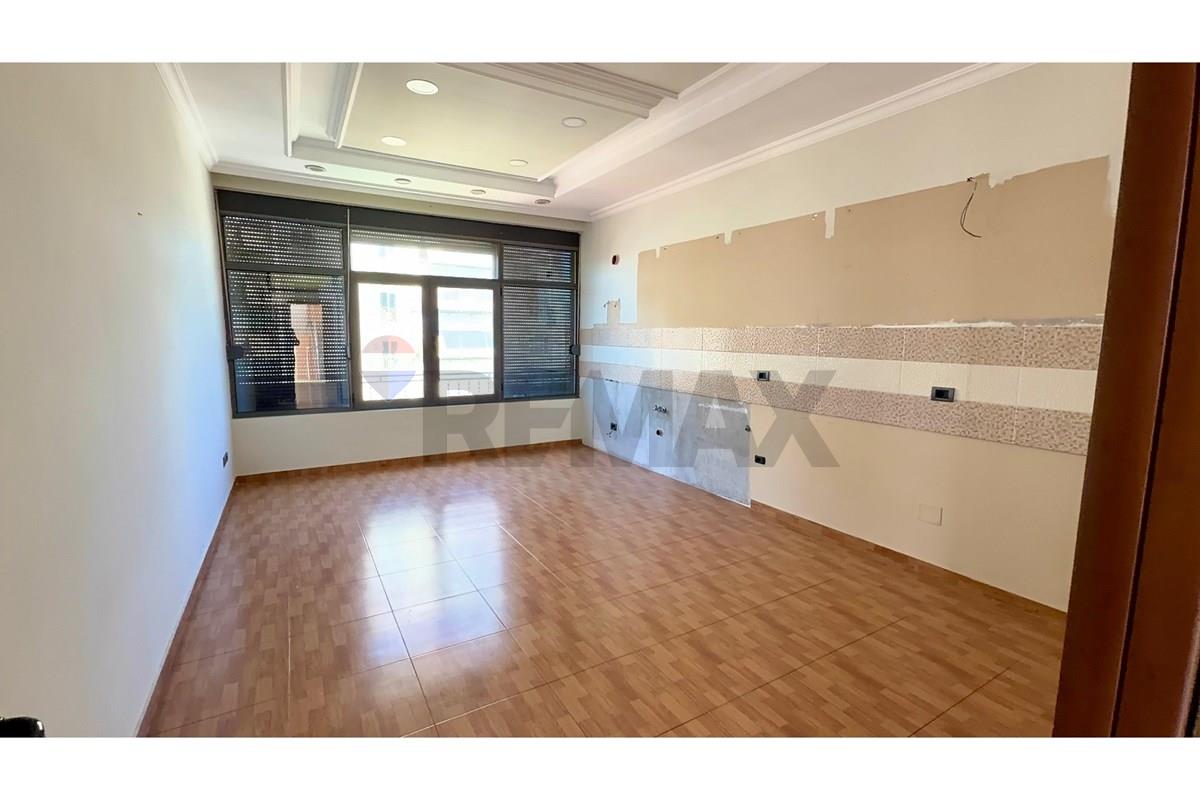 Immeuble multifonctionnel à louer à Elbasan