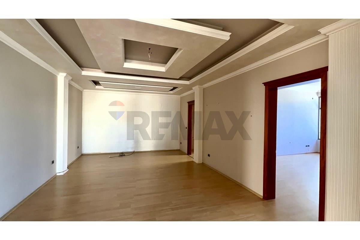Immeuble multifonctionnel à louer à Elbasan