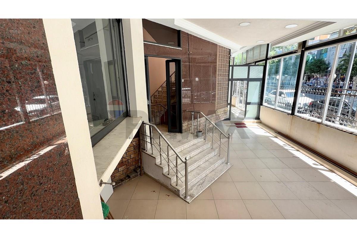 Immeuble multifonctionnel à louer à Elbasan