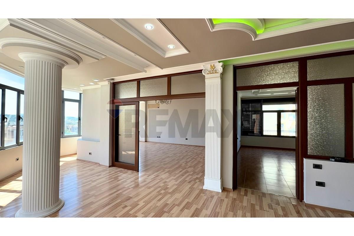 Immeuble multifonctionnel à louer à Elbasan