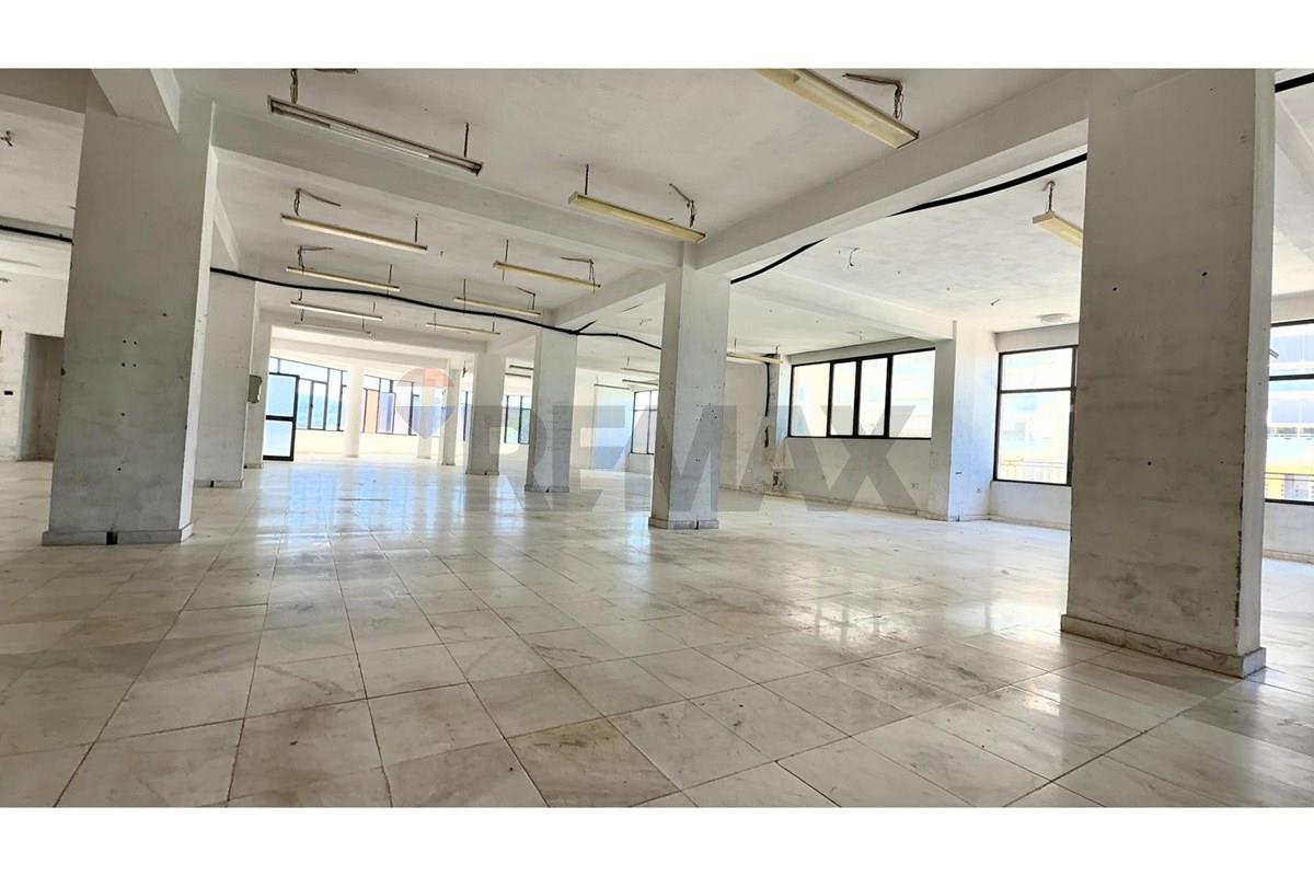 Immeuble multifonctionnel à louer à Elbasan