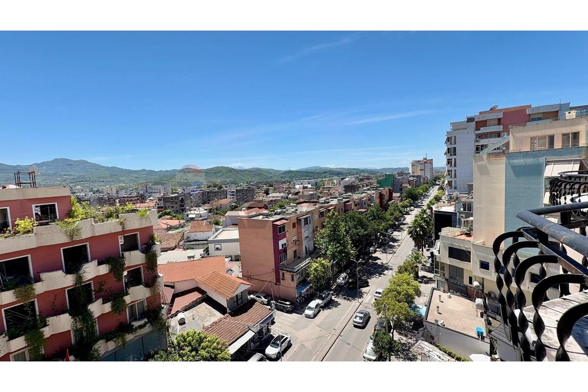 Immeuble multifonctionnel à louer à Elbasan