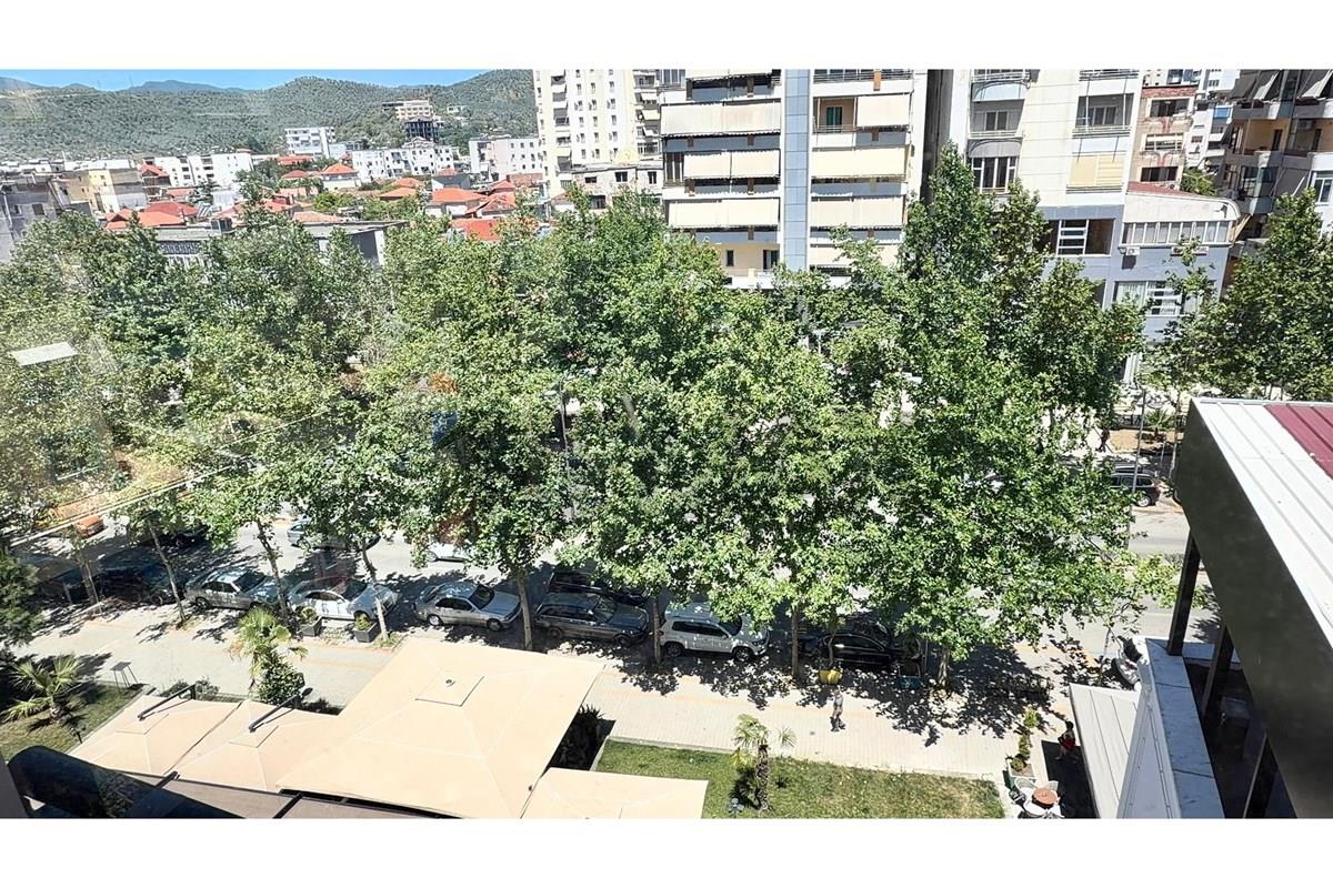 Immeuble multifonctionnel à louer à Elbasan