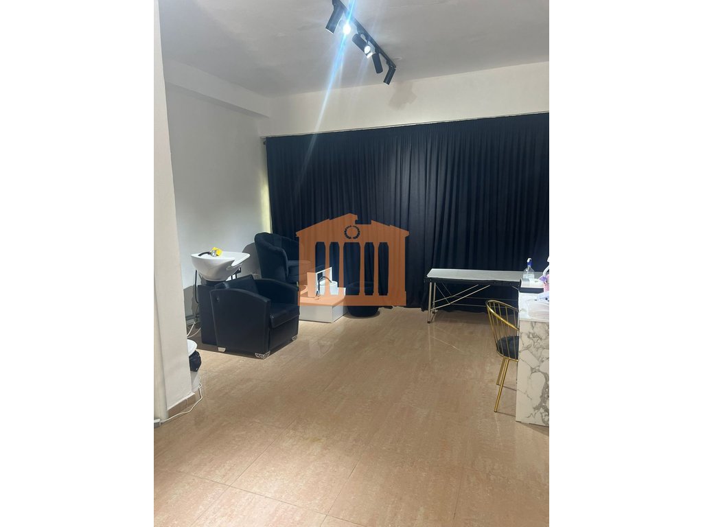 Espace commercial sur la plage, durres à vendre!