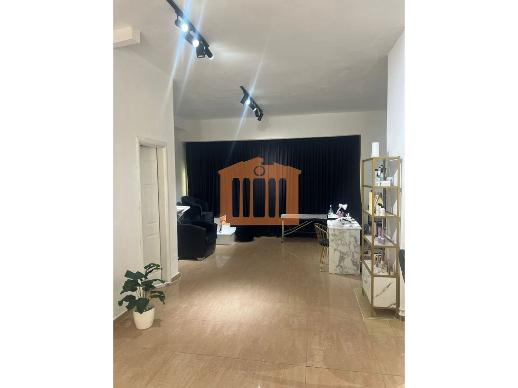 Espace commercial sur la plage, durres à vendre!