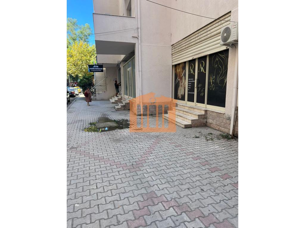 Espace commercial sur la plage, durres à vendre!