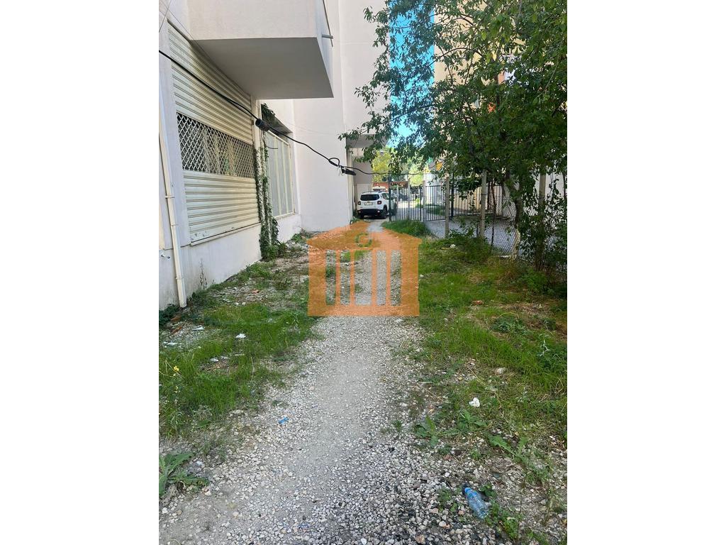 Espace commercial sur la plage, durres à vendre!