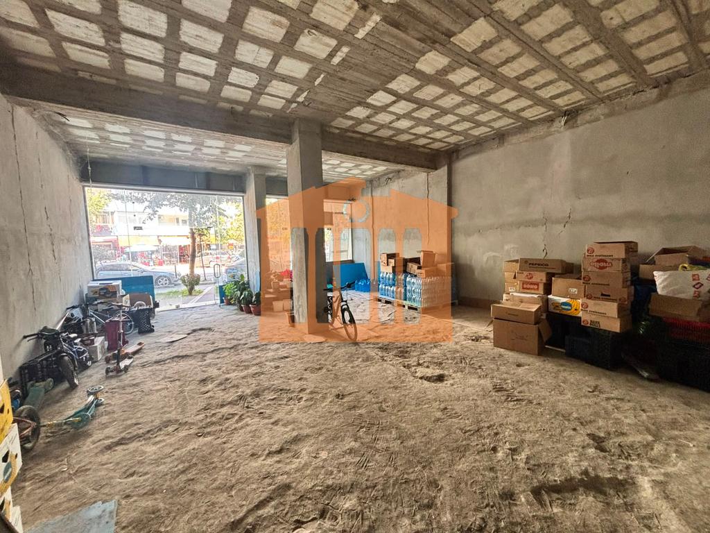 Espace commercial sur la plage, durres à vendre!