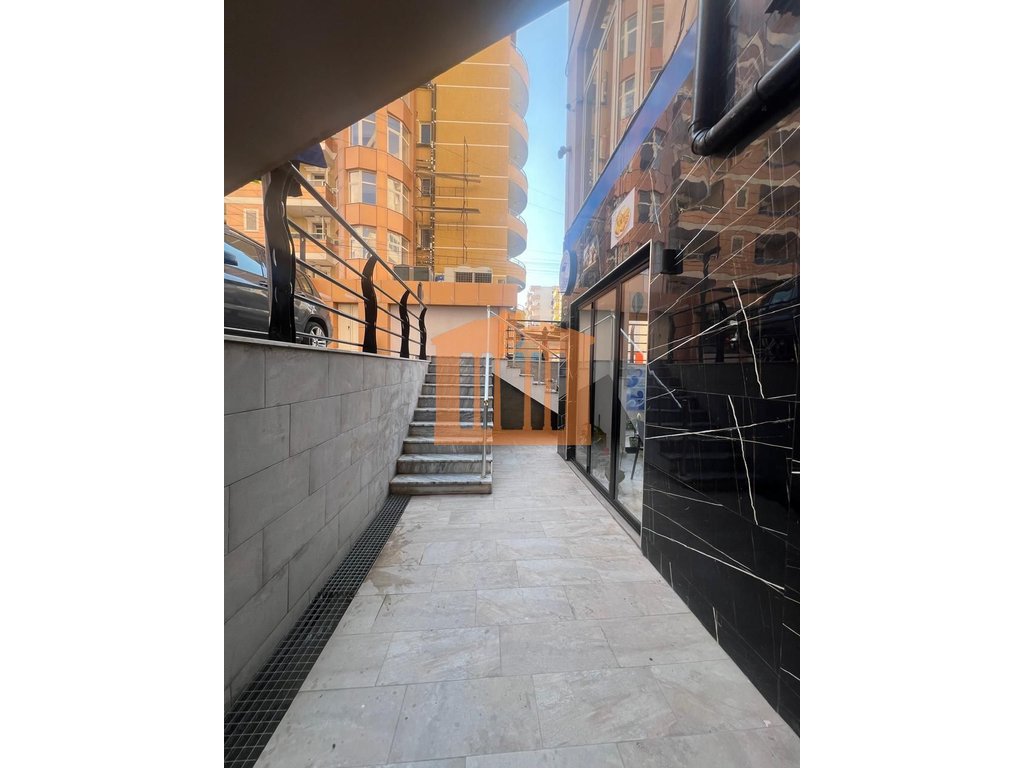 Espace commercial sur la plage, durres à vendre!