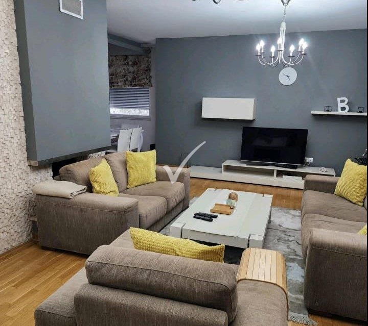 Apartamento para alugar 4+1 na rua b