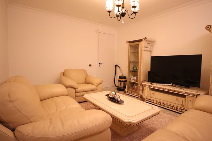 House 1000m² for rent in taslixhe ii