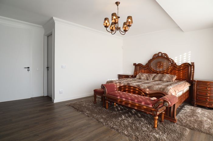 House 1000m² for rent in taslixhe ii