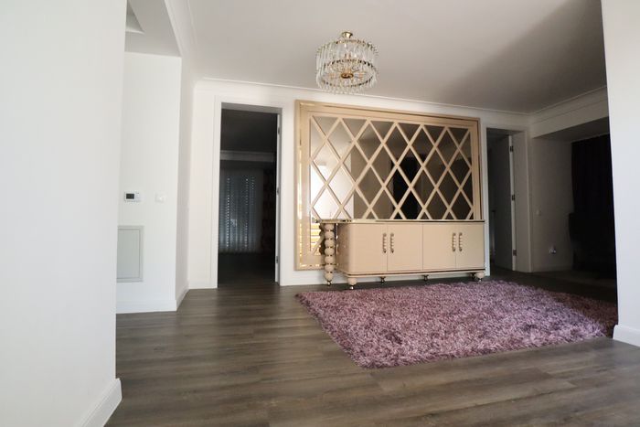 House 1000m² for rent in taslixhe ii