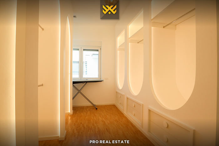 Shtëpi 620m² + 60m² në #shitje në Veternik.