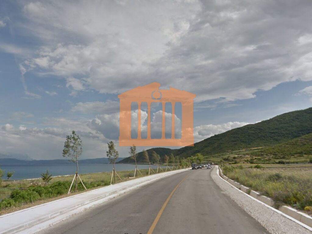 Terra próxima ao lago em Pogradec à venda!