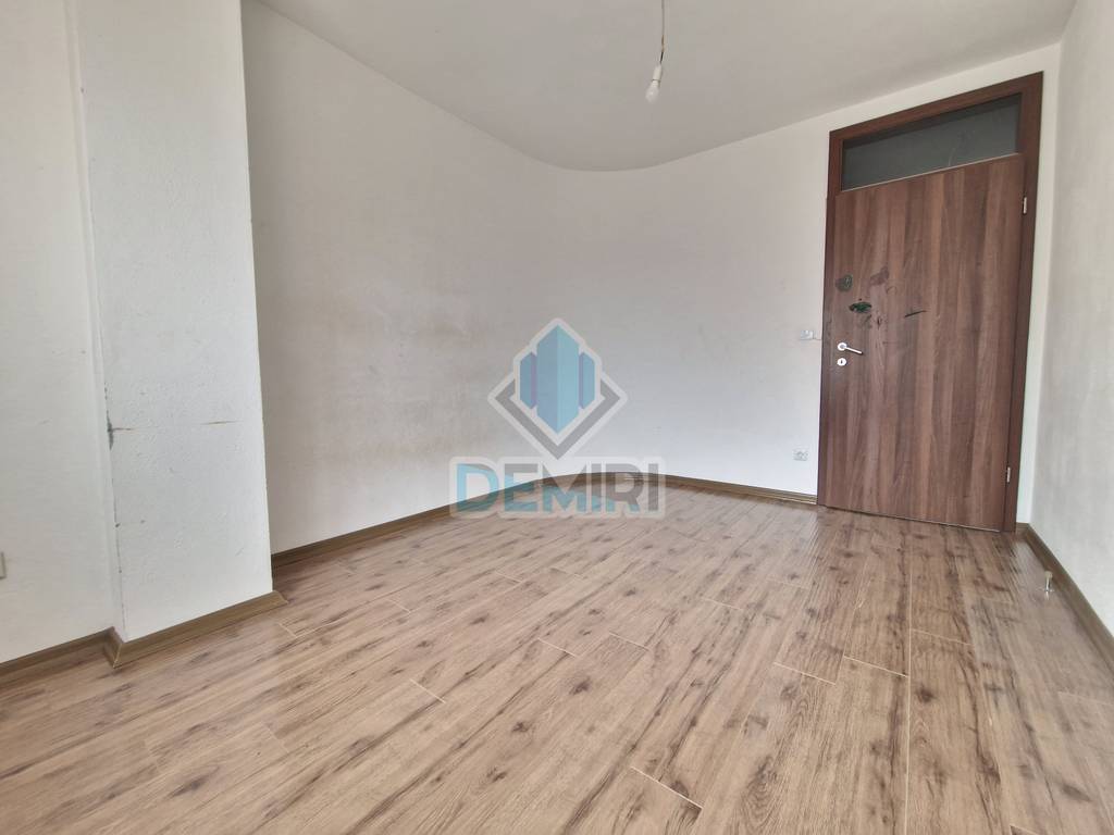 Apartamento en venta 2+1 en el centro de meridiani // Fushë Kosovë