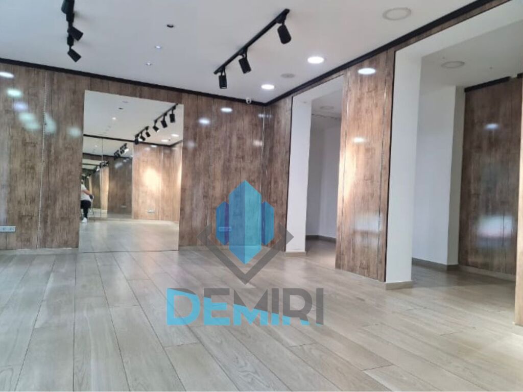Super locale commerciale in vendita a ulpianë