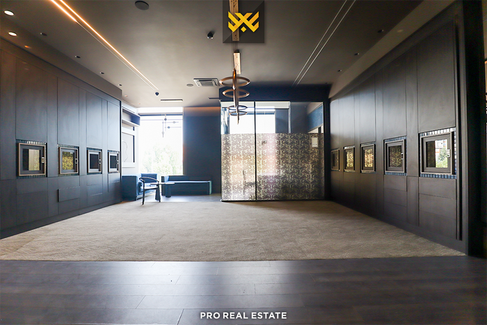 Lokal 72.4m² me #qira në emshir.