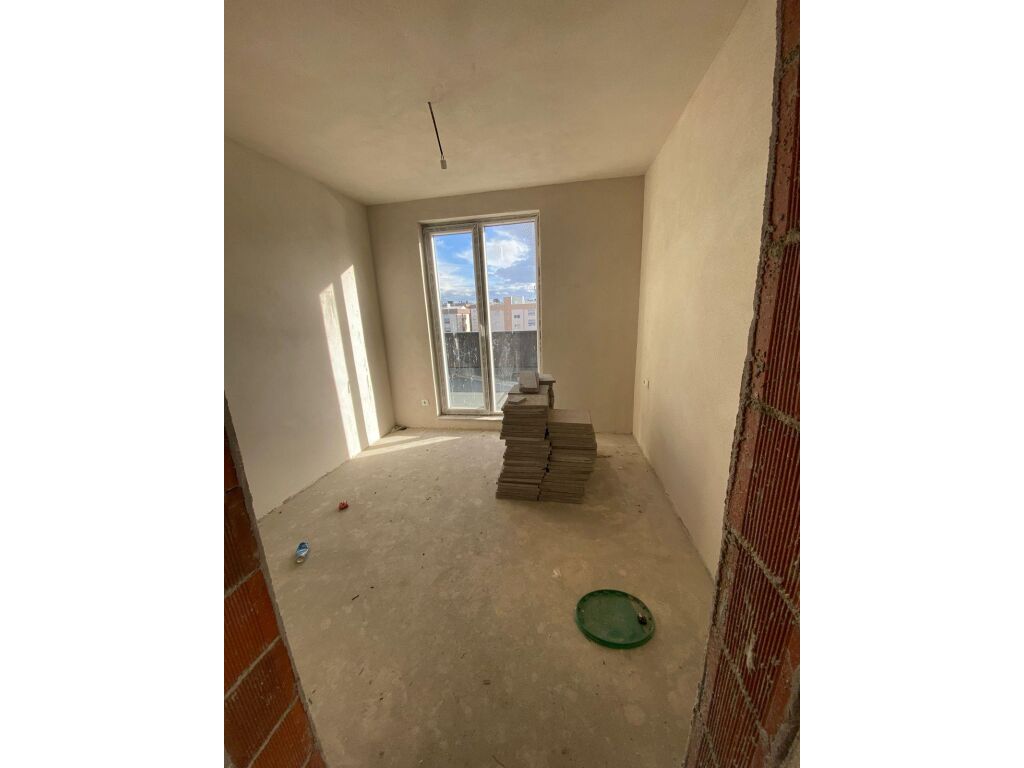 Découvrez des appartements, terrains, villas, bureaux et bien d'autres types à louer en ville et au-delà - trouvez les solutions idéales pour vous chez demiri real estate !