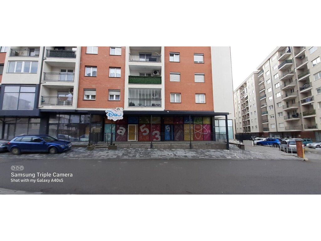 Espaço comercial para alugar perto da escola grameno, na rua enver maloku perto da qta.