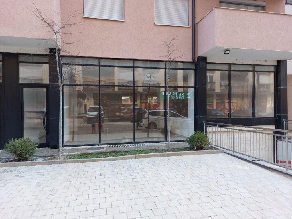 Espaço comercial novo à venda e para alugar no bairro eliza Fushë Kosovë