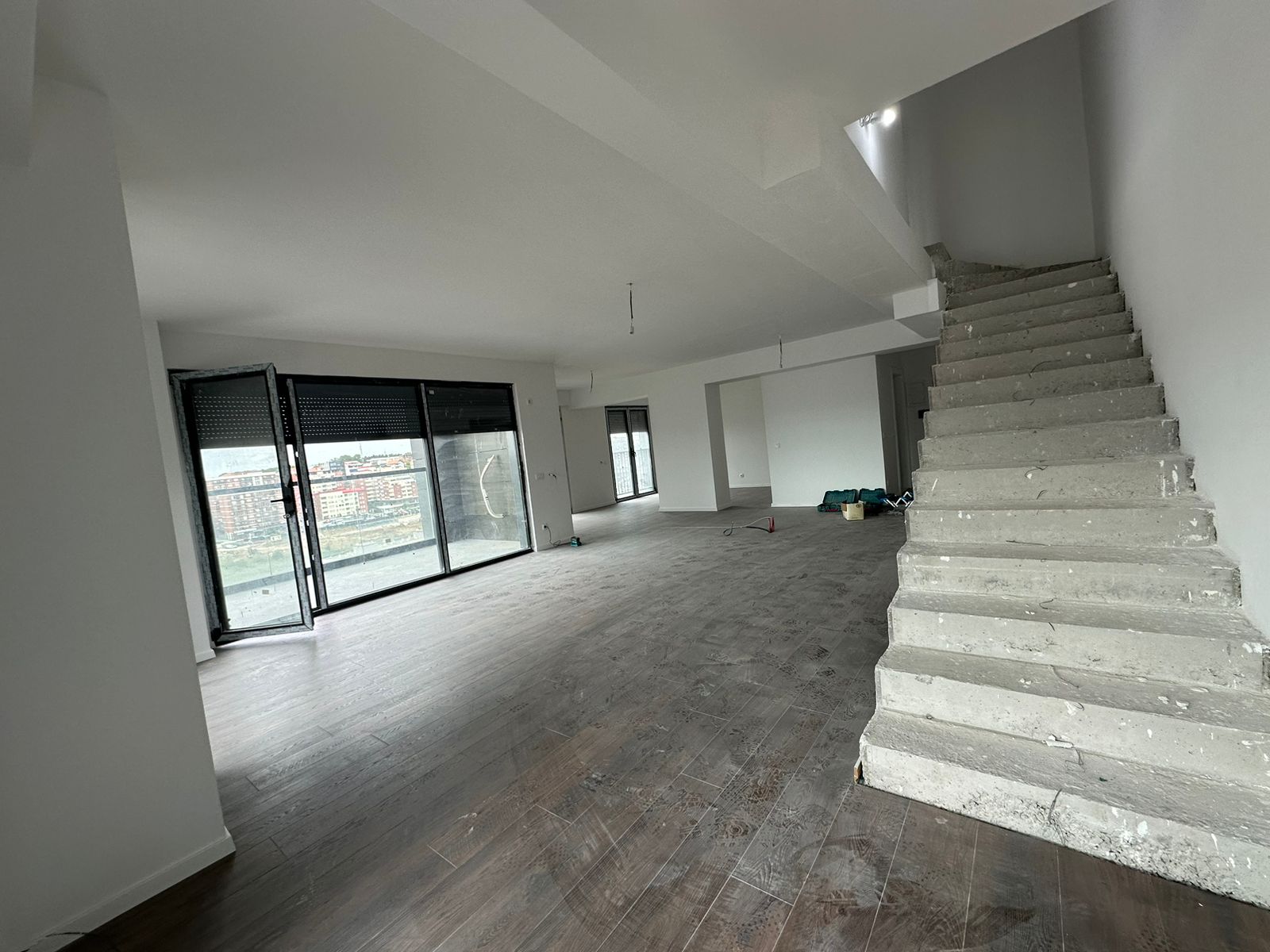 À venda e para alugar: Apartamento duplex – 193m² | Prishtinë, Pejton
