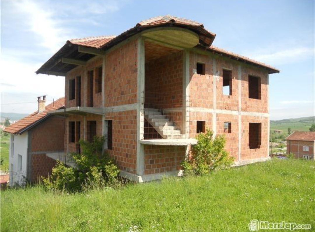 Shitet shtepia ne Gjilan (me 5.8 ari oborr)