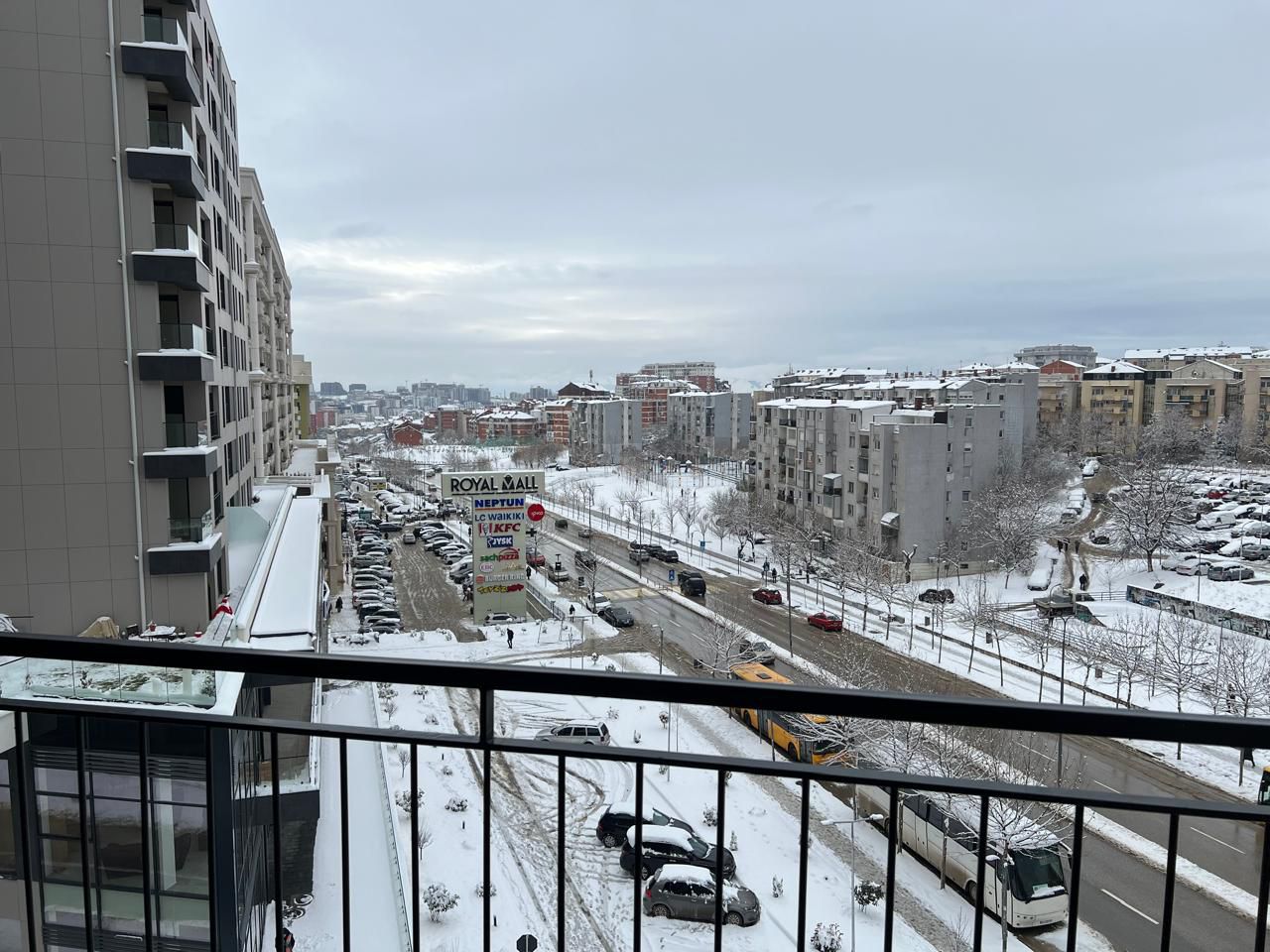 Banesë me qira për zyre në rrugën b – 92m², 850€/muaj