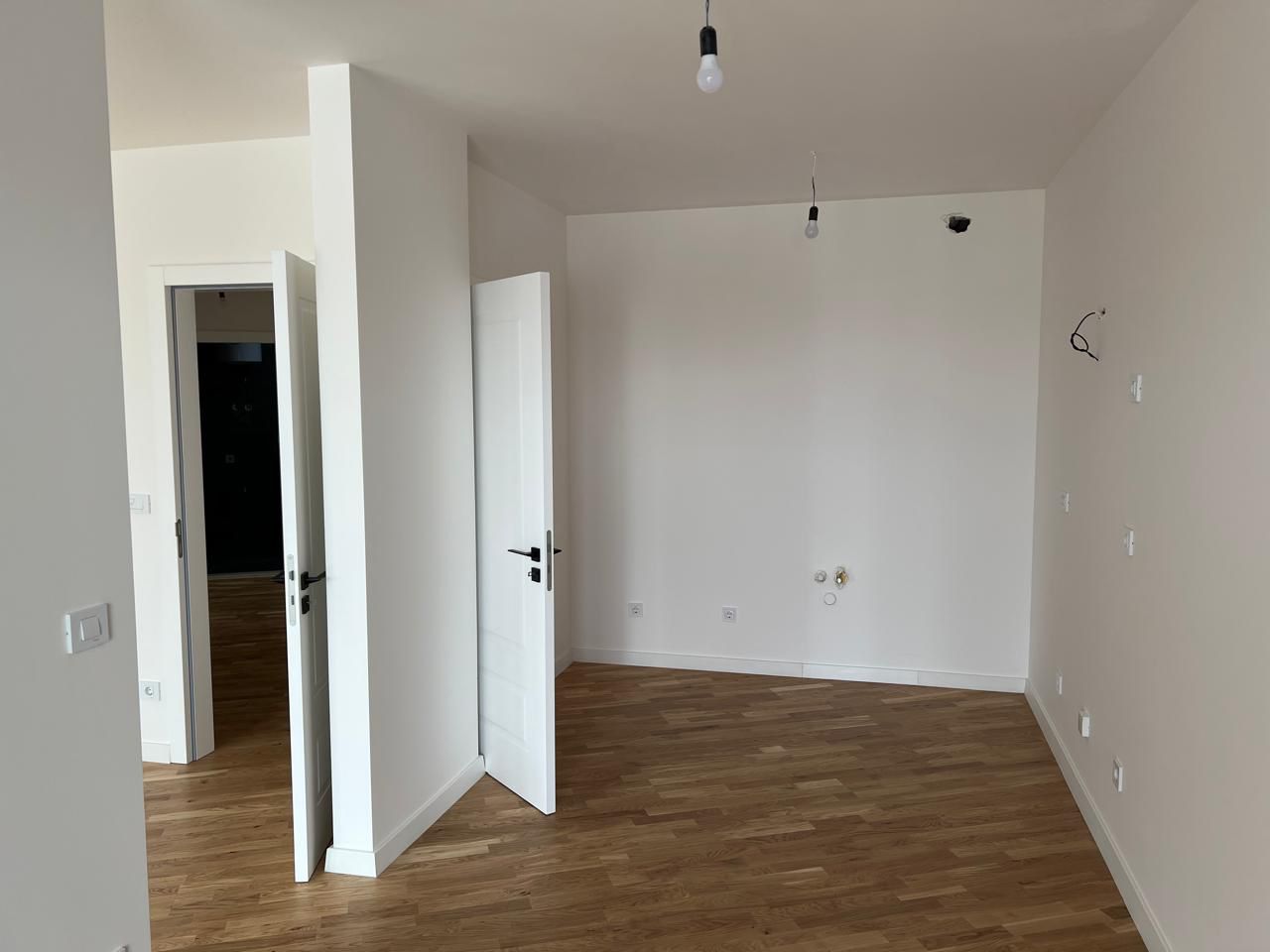 Banesë me qira për zyre në rrugën b – 92m², 850€/muaj (2)