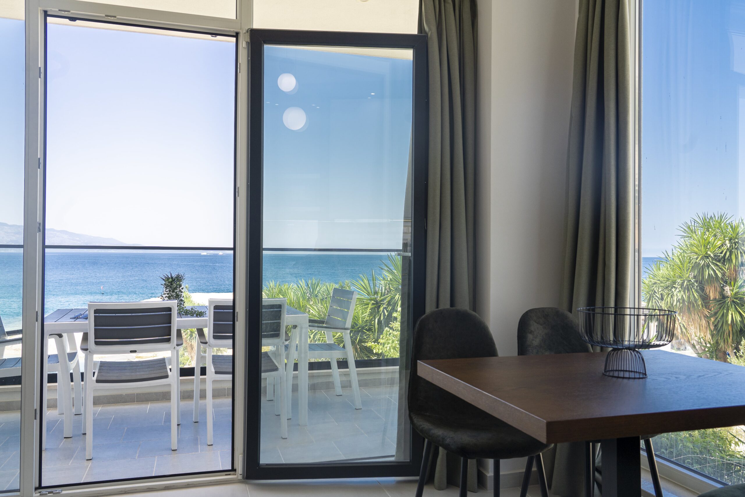 Apartamente luksoze me pamje deti për qira në Sarandë, shqipëri