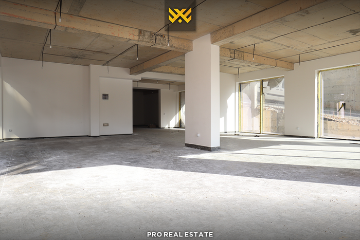 Local commercial 240m² à louer à Prishtina e Re.