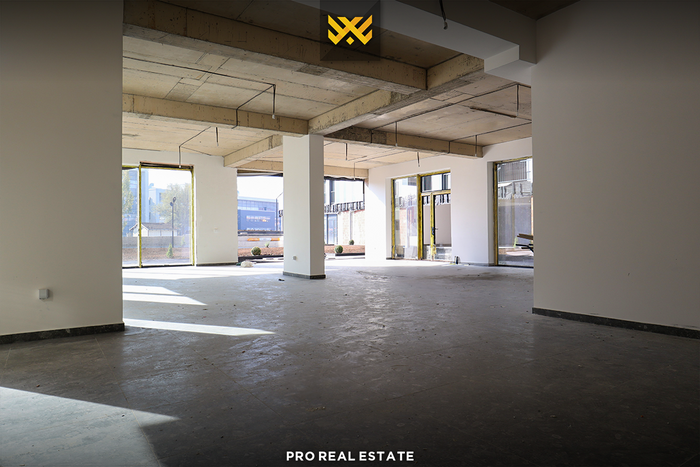 Local commercial 240m² à louer à Prishtina e Re. (2)