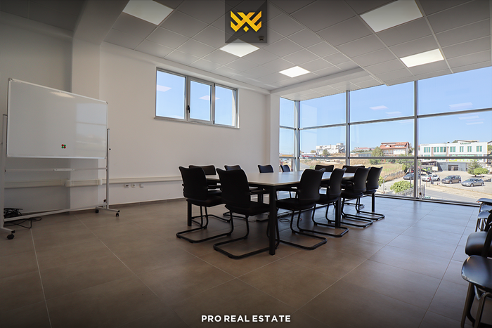 Escritório de 522m² para alugar em Veternik.