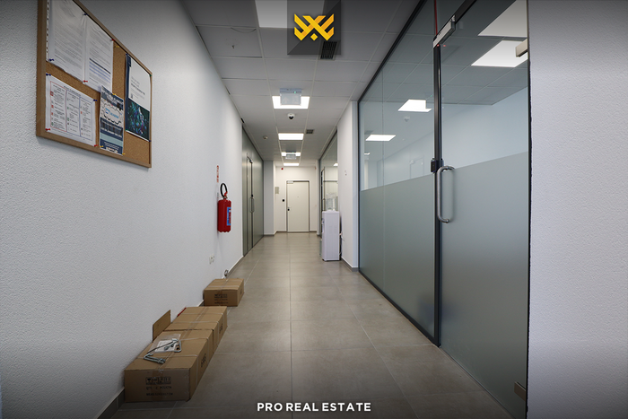 Escritório de 522m² para alugar em Veternik.