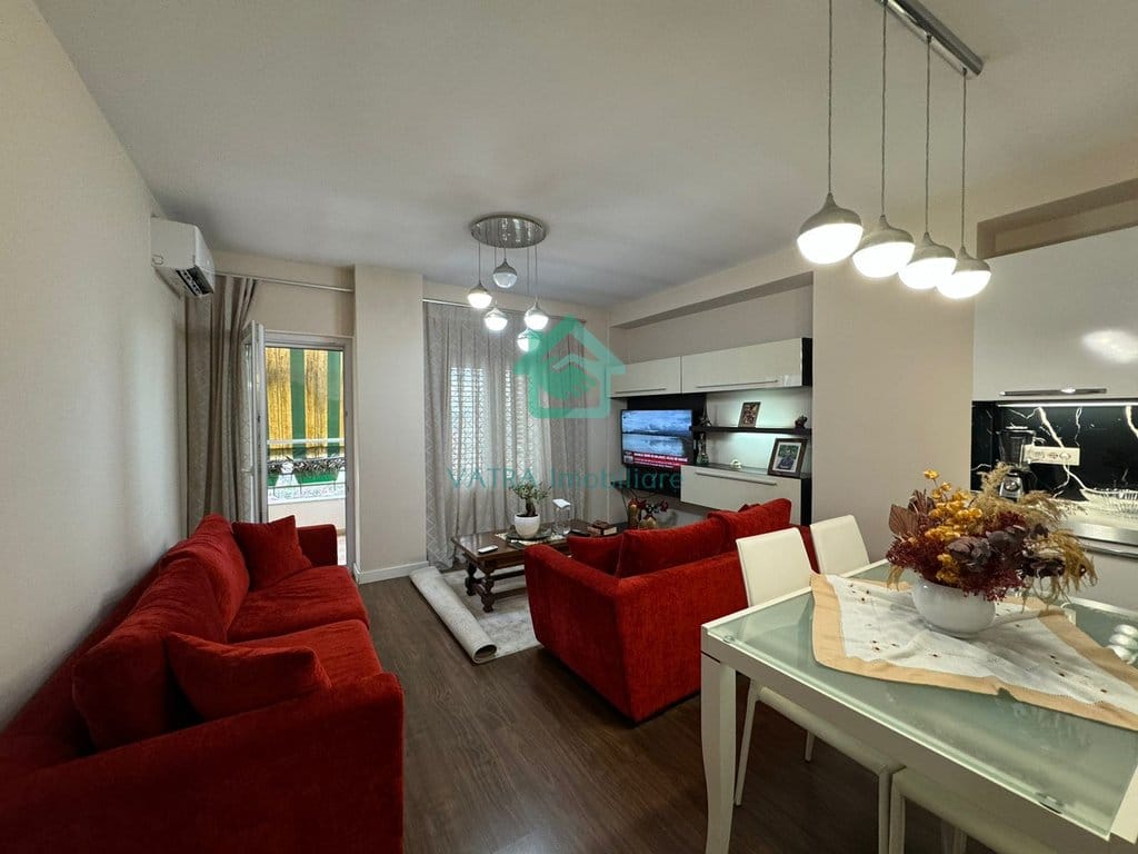 Apartamento 2+1 com estacionamento à venda – Shkolla e bashkuar - shtepia ime 2026