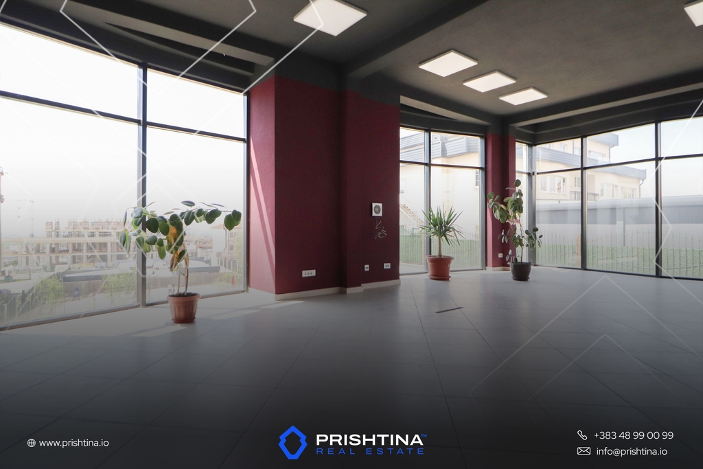 Espaço comercial para alugar 130m² em Veternik (2)