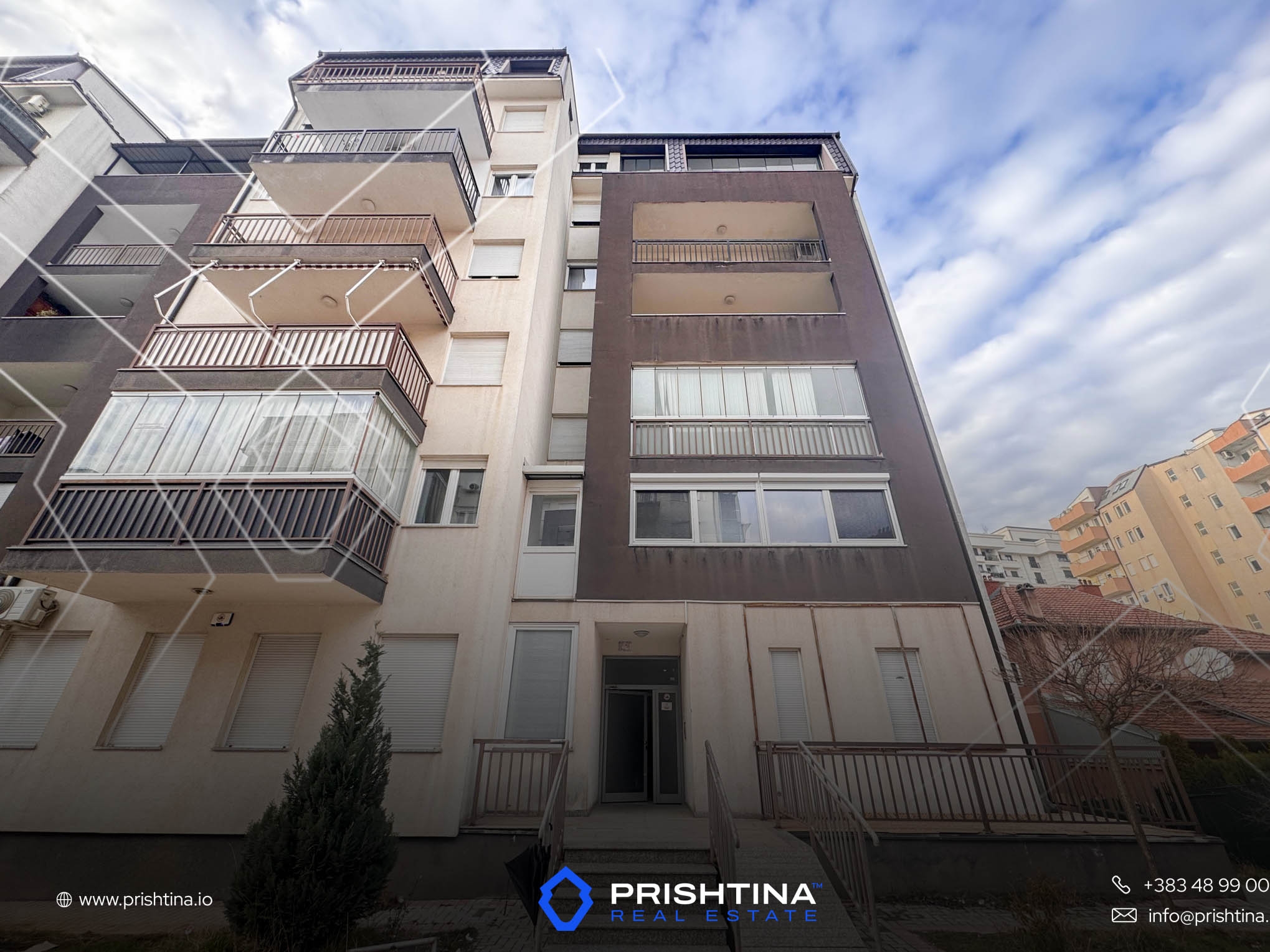 Apartamento para alugar de 165 metros quadrados no Bregu i Diellit