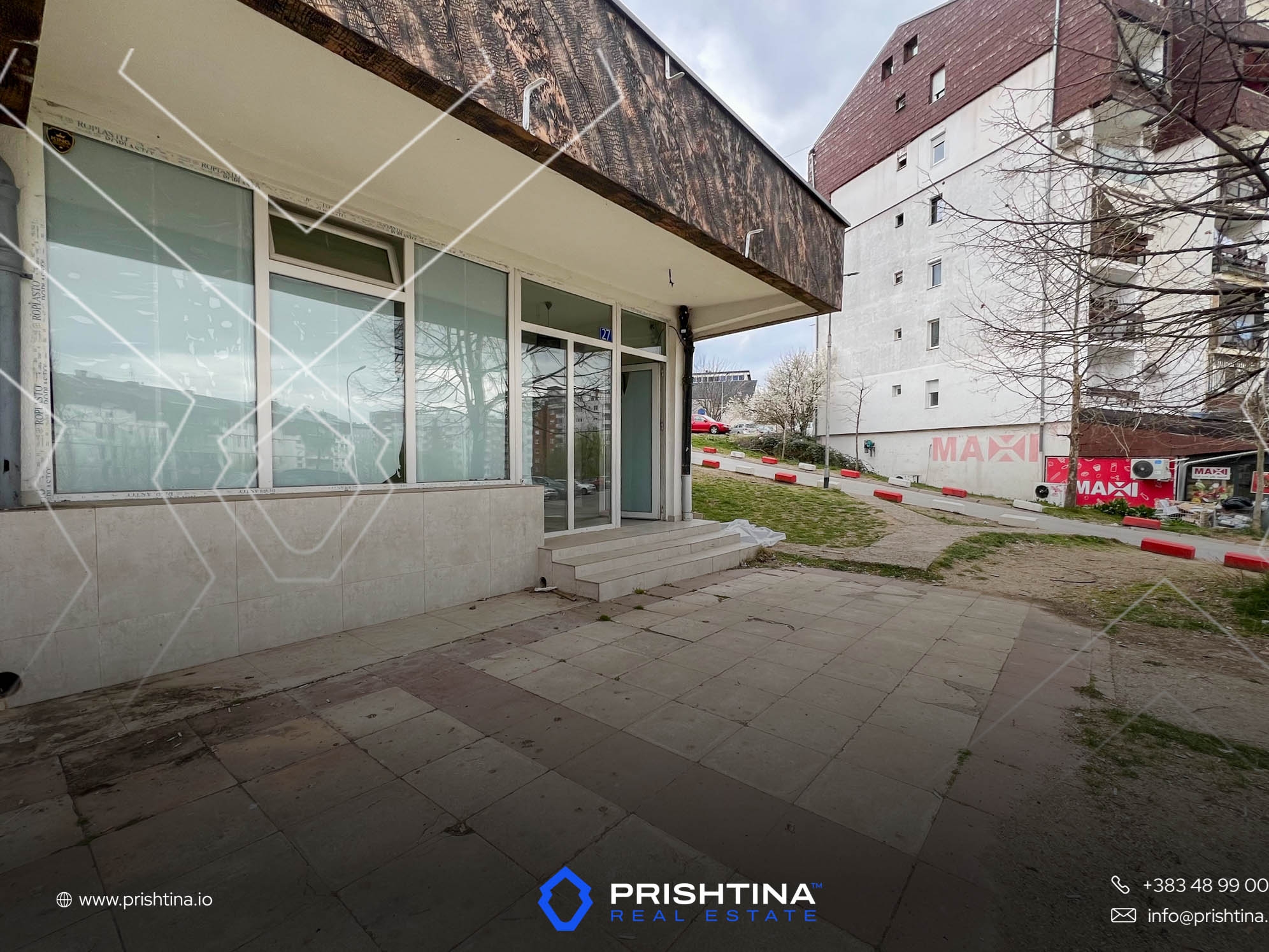 Espaço comercial para alugar em Bregu i Diellit 75m²
