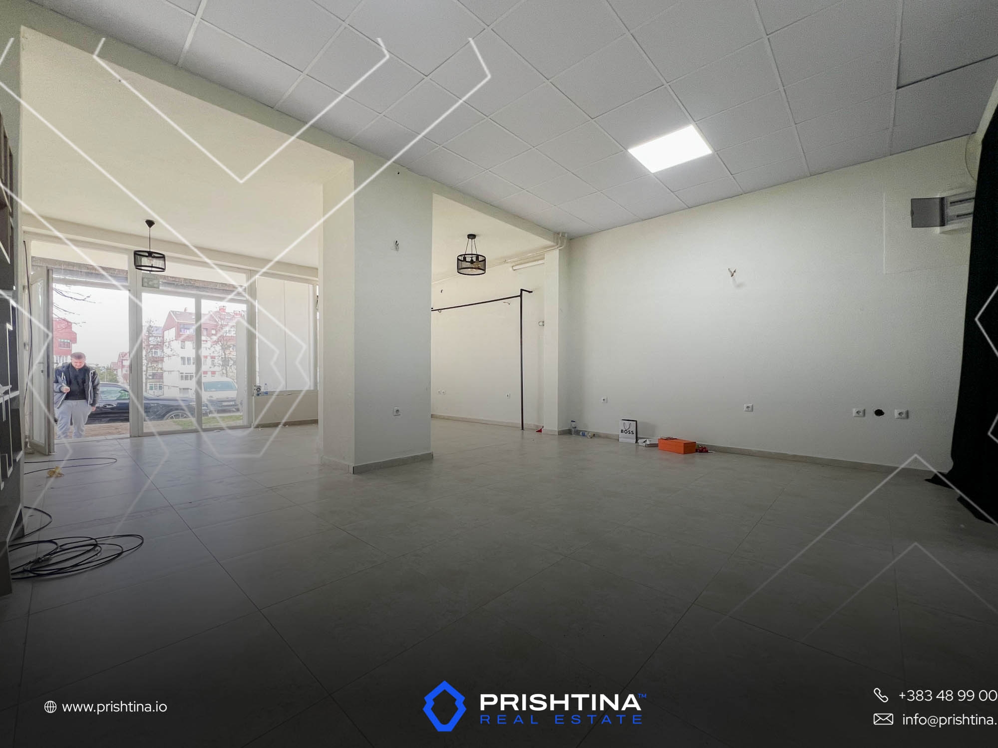 Espaço comercial para alugar em Bregu i Diellit 75m² (3)