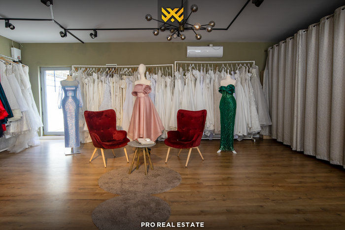 Commercial space 220m² for rent in taslixhe ii.