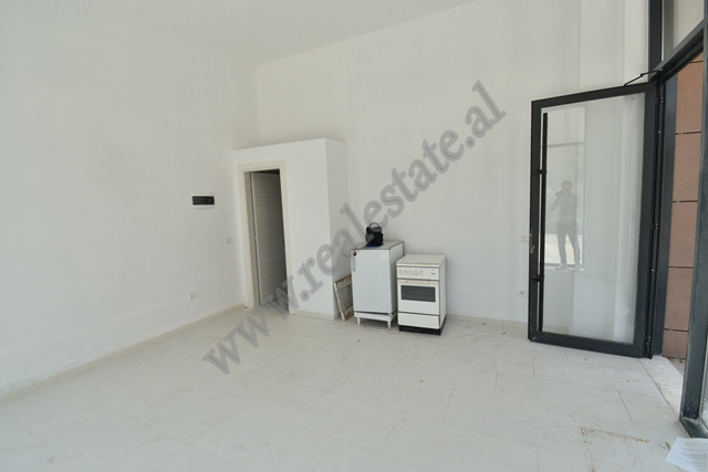 Geschäft zum verkauf in der qemal stafa straße in Tirana, albanien (4)