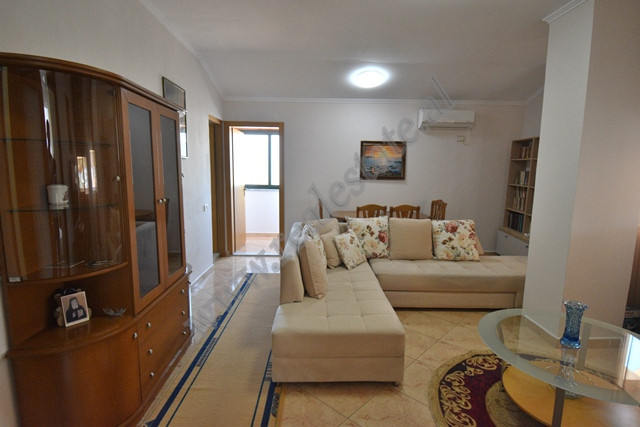 Appartement de deux chambres à louer dans le quartier selvia à Tirana (3)