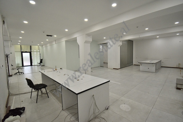 Business space for rent near wilson square in Tirana, albania (5)