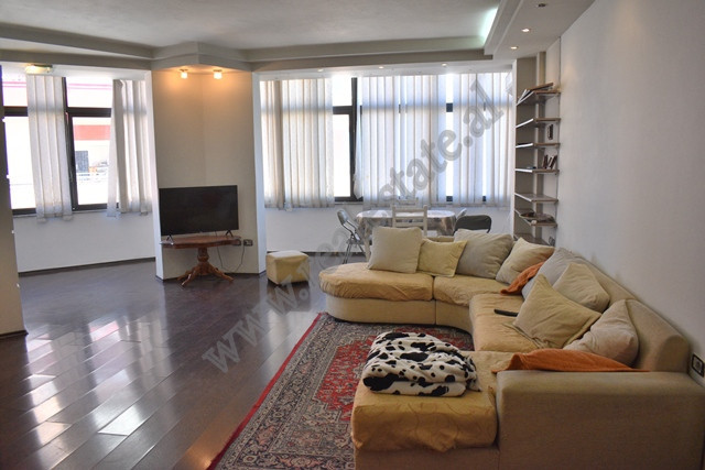 Appartement de deux chambres à louer près du kristal center à Tirana, albanie (2)