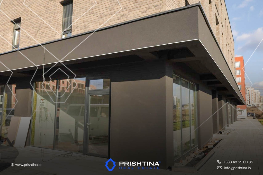 Espacio comercial en venta 158m² en Veternik (2)