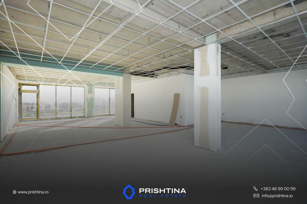Espacio comercial en venta 158m² en Veternik (3)